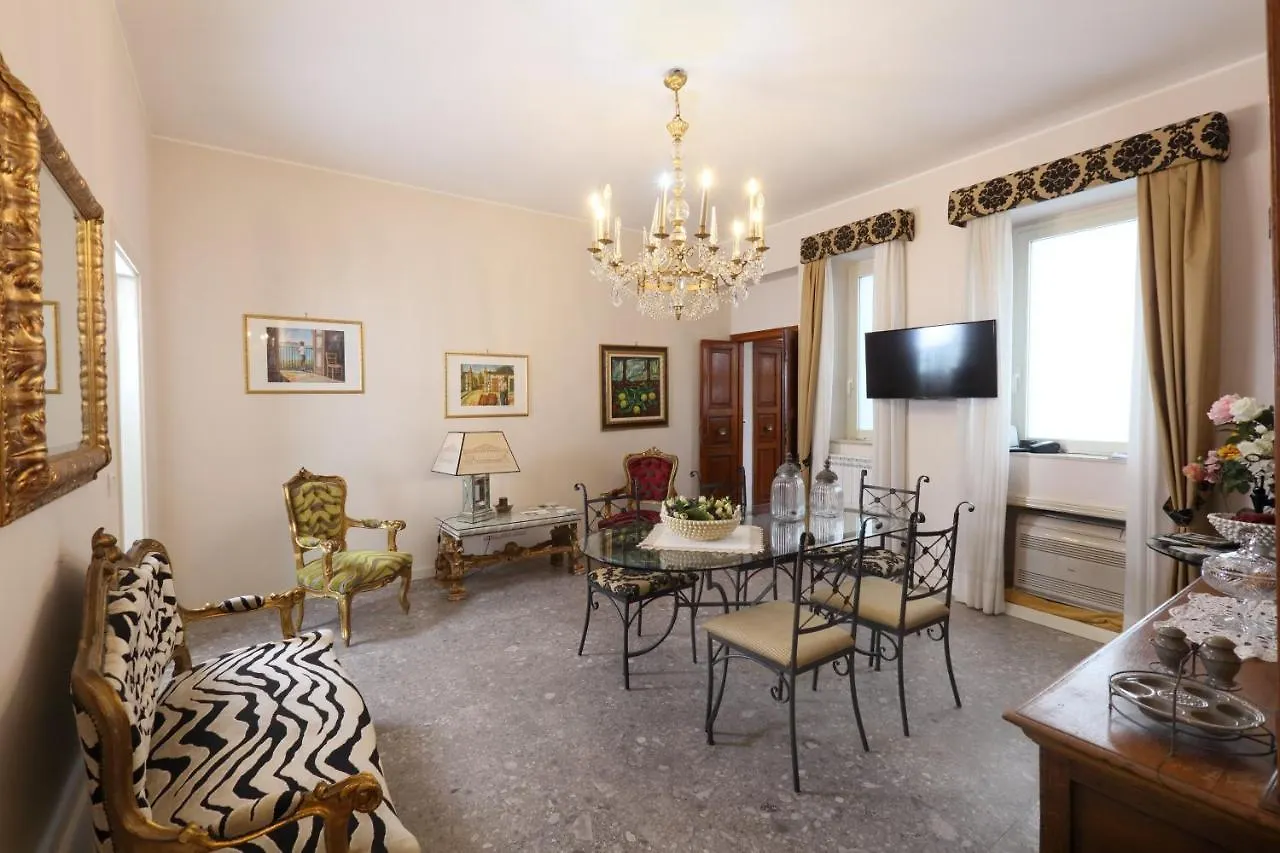 Porta Di Mezzo Luxury Suites & Rooms Taormina 2*,