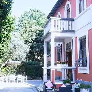 https://la-villa-bed-breakfast.it-lombardy.com