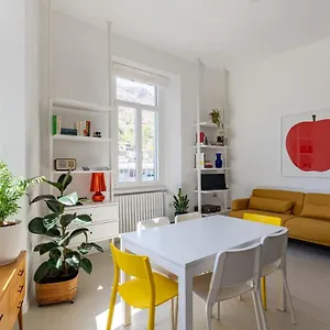 Design - Center Guest house Como