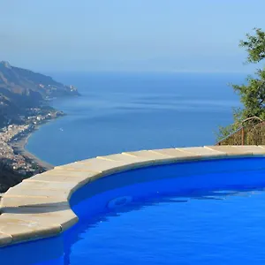 https://villa-almoezia-charming-bb.taorminaitalyhotels.com